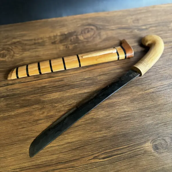 Golok kebun bergagang lilit rotan untuk menebas ranting dan bambu
